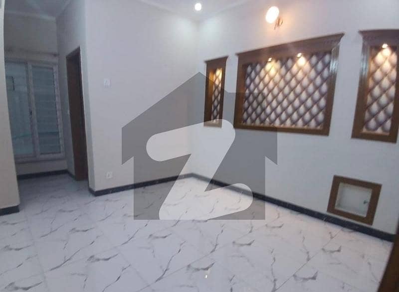 آئی ۔ 8 اسلام آباد میں 6 کمروں کا 14 مرلہ مکان 10.25 کروڑ میں برائے فروخت۔