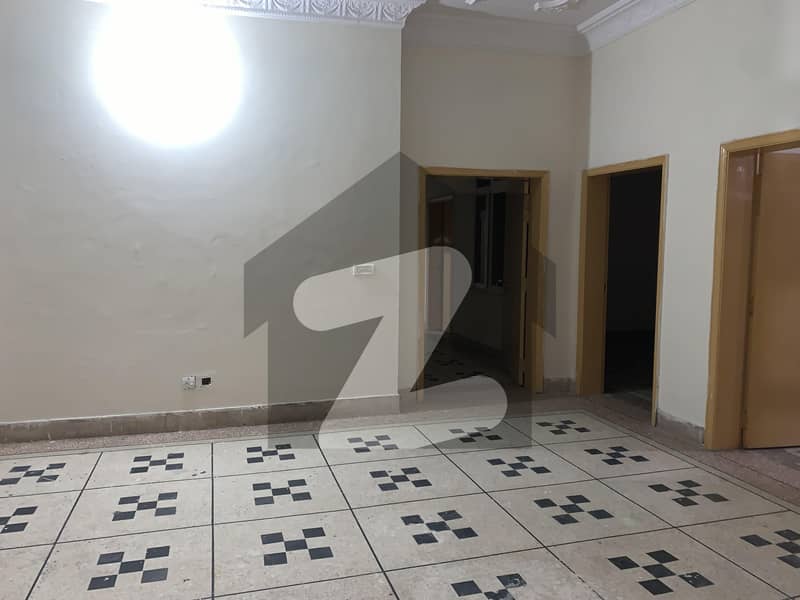 سبزہ زار سکیم لاہور میں 8 کمروں کا 1 کنال مکان 1.85 لاکھ میں کرایہ پر دستیاب ہے۔