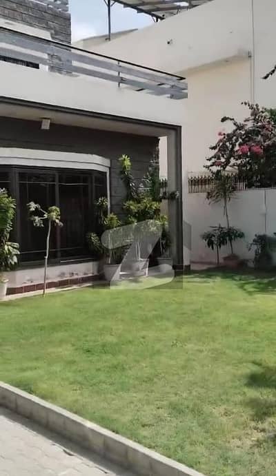 500 Yard Bungalow For Sale in DHA Phase 6 17th street