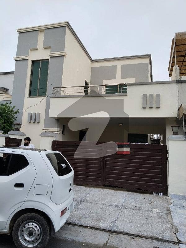 عسکری 11 عسکری,لاہور میں 3 کمروں کا 10 مرلہ مکان 4.25 کروڑ میں برائے فروخت۔