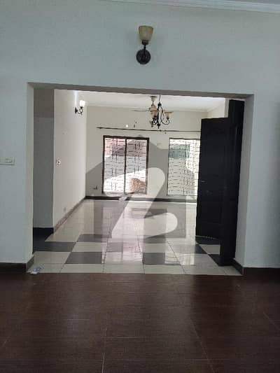 عسکری 11 عسکری,لاہور میں 4 کمروں کا 10 مرلہ مکان 4.8 کروڑ میں برائے فروخت۔ عسکری 11 عسکری,لاہور میں 4 کمروں کا 10 مرلہ مکان 4.8 کروڑ میں برائے فروخت۔