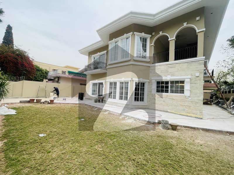 ایف ۔ 8 اسلام آباد میں 5 کمروں کا 2 کنال مکان 13.0 لاکھ میں کرایہ پر دستیاب ہے۔