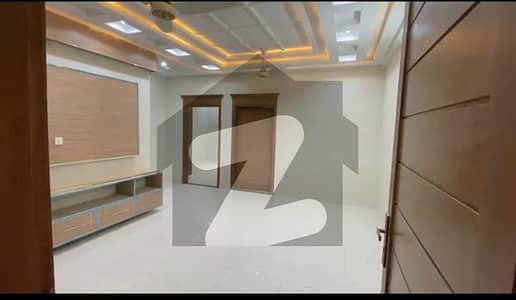 ایچ ۔ 13 اسلام آباد میں 2 کمروں کا 5 مرلہ فلیٹ 1.05 کروڑ میں برائے فروخت۔