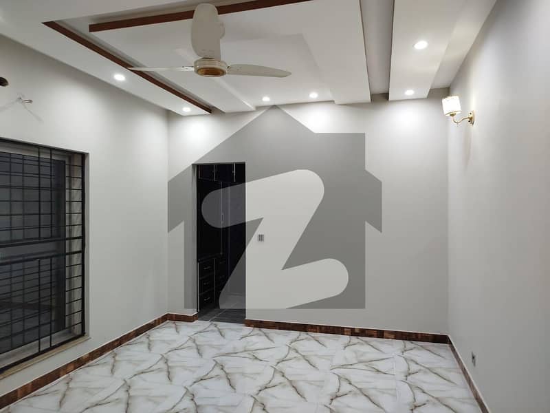 فضائیہ ہاؤسنگ سکیم فیز 1 فضائیہ ہاؤسنگ سکیم,لاہور میں 5 کمروں کا 10 مرلہ مکان 3.8 کروڑ میں برائے فروخت۔