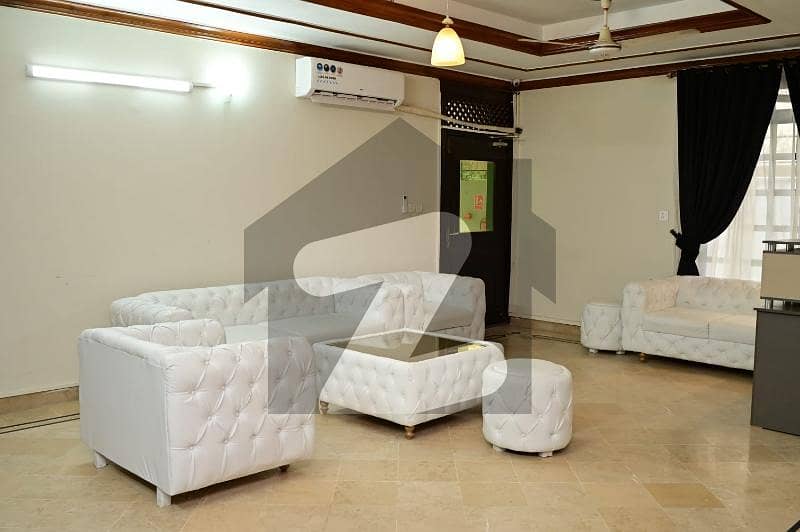 10 Marla House For Grabs In E-11 10 Marla House For Grabs In E-11