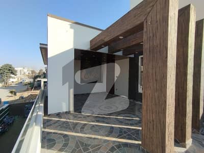 ڈی ایچ اے ڈیفینس فیز 2 ڈی ایچ اے ڈیفینس,اسلام آباد میں 6 کمروں کا 1 کنال مکان 9.95 کروڑ میں برائے فروخت۔