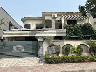بحریہ ٹاؤن فیز 3 بحریہ ٹاؤن راولپنڈی,راولپنڈی میں 6 کمروں کا 1 کنال مکان 8.5 کروڑ میں برائے فروخت۔