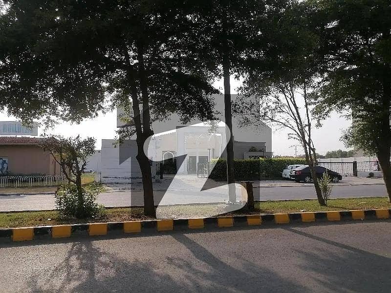 پیراگون سٹی لاہور میں 4 مرلہ رہائشی پلاٹ 87.0 لاکھ میں برائے فروخت۔