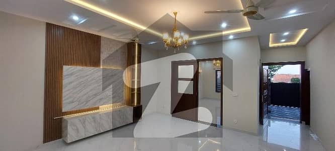 ٹاپ سٹی 1 - بلاک اے ٹاپ سٹی 1,اسلام آباد میں 6 کمروں کا 10 مرلہ مکان 4.6 کروڑ میں برائے فروخت۔