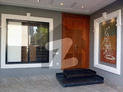 10 MARLA BRAND NEW LUXURY HOUSE FOR SALE
