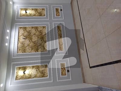 ڈیوائن انکلیو کینال روڈ,فیصل آباد میں 4 کمروں کا 7 مرلہ مکان 3.75 کروڑ میں برائے فروخت۔