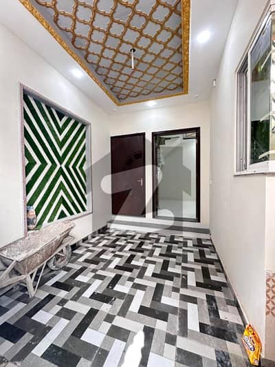 والٹن روڈ لاہور میں 3 کمروں کا 3 مرلہ مکان 1.6 کروڑ میں برائے فروخت۔