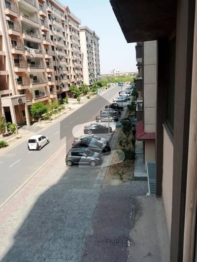 عسکری 10 - سیکٹر ایف عسکری 10,عسکری,لاہور میں 3 کمروں کا 10 مرلہ فلیٹ 3.7 کروڑ میں برائے فروخت۔