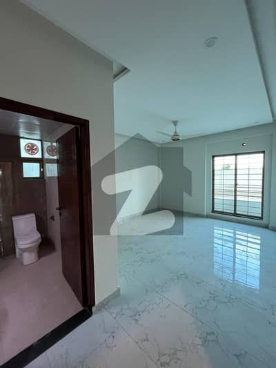 12 MARLA 4 BEDROOM APARTMENT AVAILABLE FOR RENT