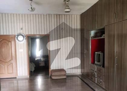 Spacious 30 Marla House Available For rent In Model Town - Block H
