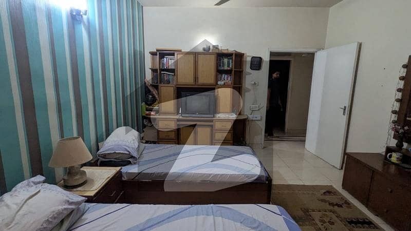 شہید ملت روڈ کراچی میں 3 کمروں کا 7 مرلہ فلیٹ 2.1 کروڑ میں برائے فروخت۔