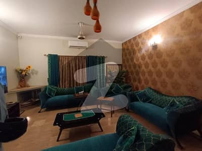 پی جی ای سی ایچ ایس فیز 1 پنجاب گورنمنٹ ایمپلائیز سوسائٹی,لاہور میں 6 کمروں کا 1 کنال مکان 6.3 کروڑ میں برائے فروخت۔