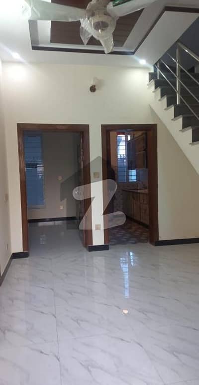 جی ۔ 14/4 جی ۔ 14,اسلام آباد میں 5 کمروں کا 4 مرلہ مکان 3.5 کروڑ میں برائے فروخت۔
