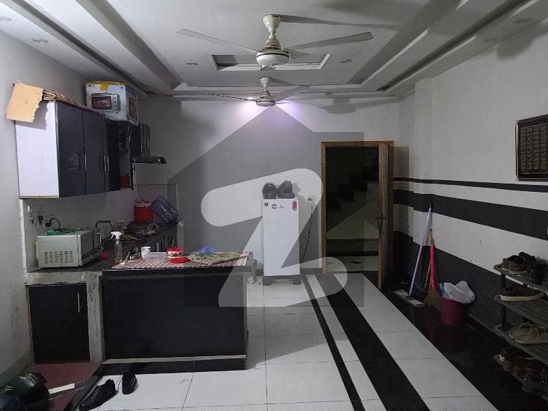 کیولری گراؤنڈ لاہور میں 2 کمروں کا 10 مرلہ بالائی پورشن 60.0 ہزار میں کرایہ پر دستیاب ہے۔