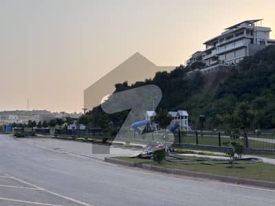 1 kanal level beautiful south face plot at very reasonable price