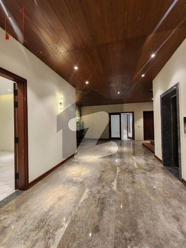 ڈی ایچ اے فیز 8 ڈی ایچ اے ڈیفینس,کراچی میں 6 کمروں کا 2 کنال مکان 42.0 کروڑ میں برائے فروخت۔