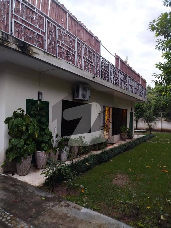 ایف ۔ 7 اسلام آباد میں 4 کمروں کا 1 کنال مکان 5.6 لاکھ میں کرایہ پر دستیاب ہے۔