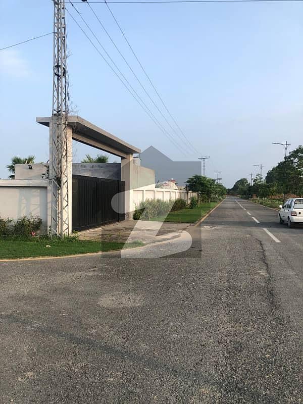 3 Kanal Farmhouse In A Gated Community