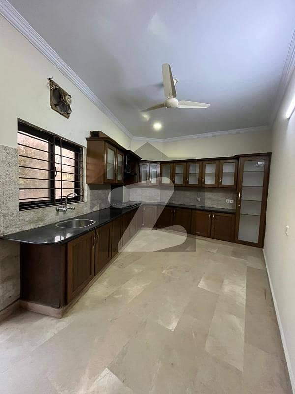 8 marla house available for rent