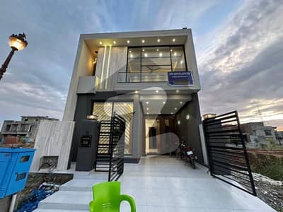 5 MARLA PRIME LOCATION HOUSE AVAILABLE FOR SALE ULTRA MODREN   DOUBLE HEIGHT LOBBY