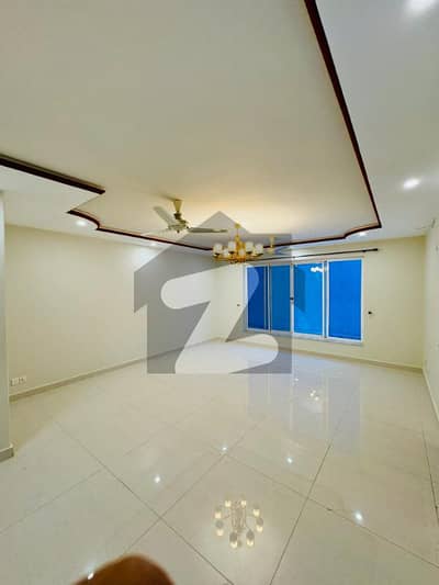 600gz Open Basement With Separate Gate Available for Rent