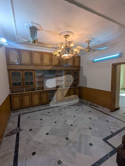 جی ۔ 11 اسلام آباد میں 5 کمروں کا 6 مرلہ مکان 1.8 لاکھ میں کرایہ پر دستیاب ہے۔