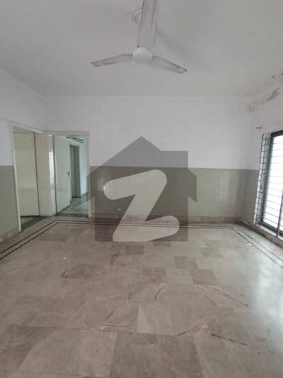 10 Marla Used Livable House For Sale at Very Reasonable Demand in Model Town Extension Lahore