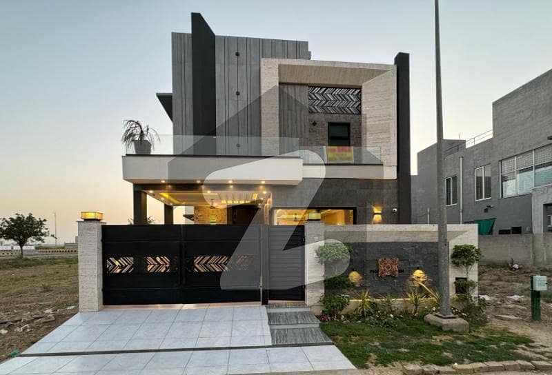 8 Marla Slightly Used Like Brand New House with Full Basement for Sale in DHA 9 Town Lahore 8 Marla Slightly Used Like Brand New House with Full Basement for Sale in DHA 9 Town Lahore