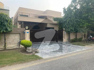 1 Kanal Double Unit House for Sale in DHA Phase 4 Facing Park | 6 Bedrooms
