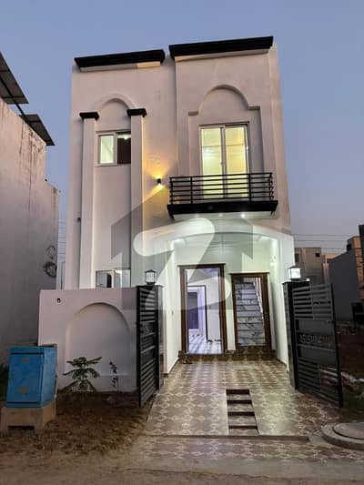 3 MARLA\ MODREN DESIGN HOUSE\ ,PRIME LOCATION FOR SALE /IN AL-KABIR TOWN PHASE 2. .