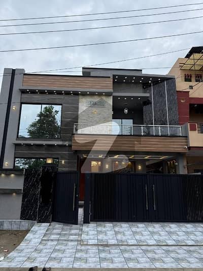 10 MARLA BRAND NEW DESIGNER AND MODERN HOUSE AVAILABLE FOR SALE IN NFC1 SOCIETY