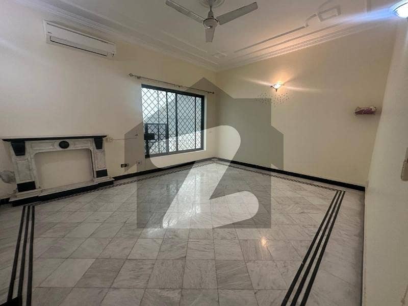 ایف ۔ 7 اسلام آباد میں 5 کمروں کا 1 کنال مکان 10.0 لاکھ میں کرایہ پر دستیاب ہے۔