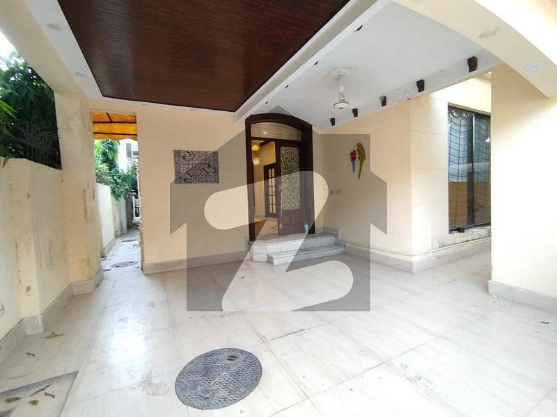 BEAUTIFUL HOUSE IN MAIN CANTT FOR RENT BEAUTIFUL HOUSE IN MAIN CANTT FOR RENT
