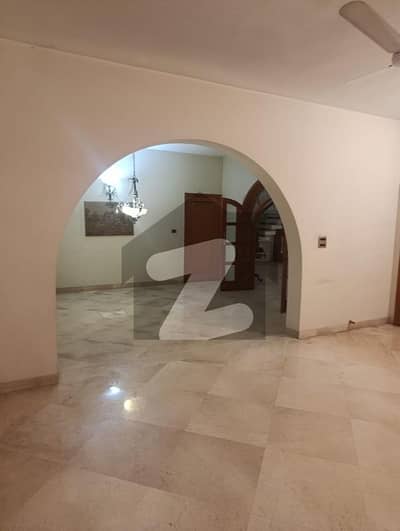 2 kanal House For Sale in main Cantt.