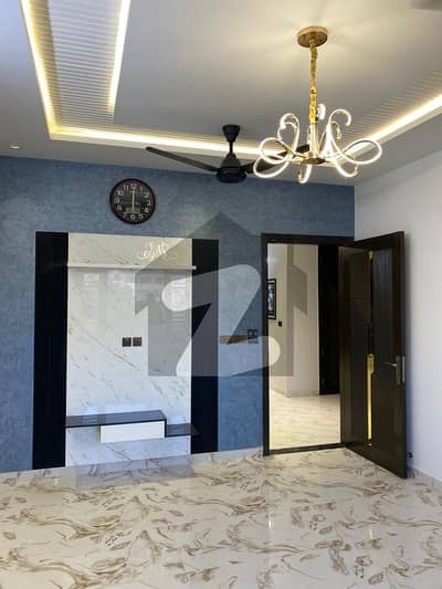 فیڈرل بی ایریا ۔ بلاک 10 فیڈرل بی ایریا,کراچی میں 8 کمروں کا 1 کنال مکان 21.0 کروڑ میں برائے فروخت۔