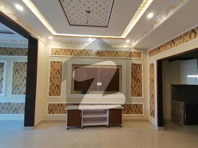 گلشنِِِ راوی ۔ بلاک ایف گلشنِ راوی,لاہور میں 4 کمروں کا 10 مرلہ مکان 3.75 کروڑ میں برائے فروخت۔