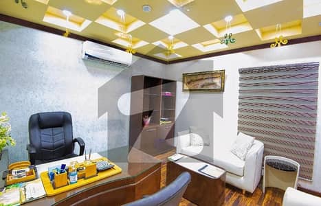 گلبرگ لاہور میں 4 مرلہ دفتر 1.5 لاکھ میں کرایہ پر دستیاب ہے۔