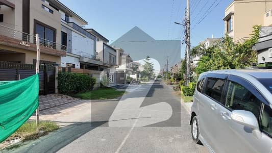 To sale You Can Find Spacious Prime Location House In Central Park - Block F