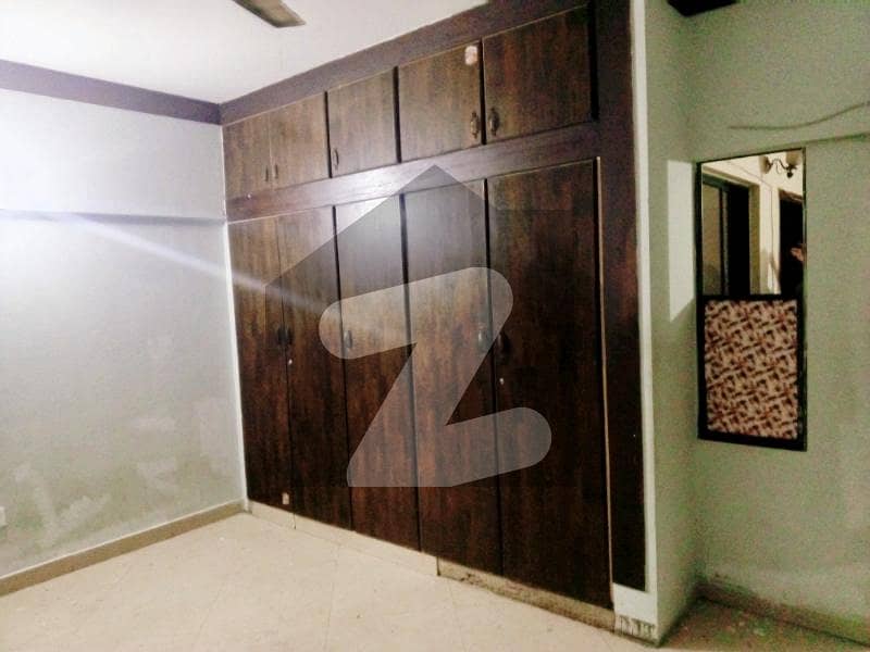 بدر کمرشل ایریا ڈی ایچ اے فیز 5,ڈی ایچ اے ڈیفینس,کراچی میں 3 کمروں کا 9 مرلہ فلیٹ 80.0 ہزار میں کرایہ پر دستیاب ہے۔