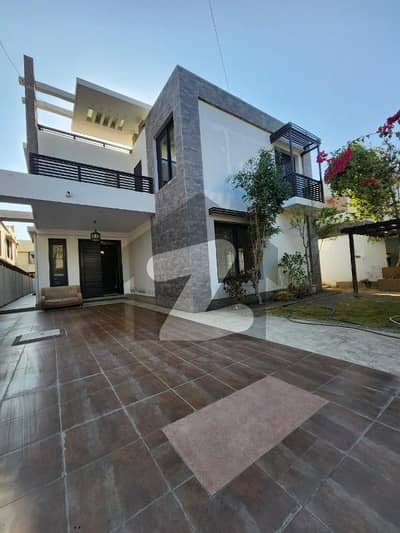 Prime Location 700 Square Yards House For sale In The Perfect Location Of DHA Phase 7