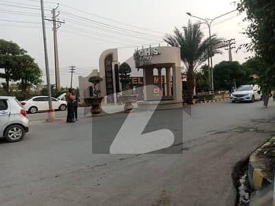 ڈی سی کالونی گوجرانوالہ میں 1 کنال رہائشی پلاٹ 1.85 کروڑ میں برائے فروخت۔