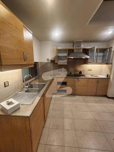 3 Bedrooms Unfurnished available in Silver oaks apartment