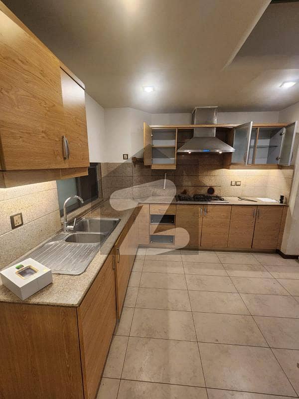 3 Bedrooms Unfurnished available in Silver oaks apartment 3 Bedrooms Unfurnished available in Silver oaks apartment