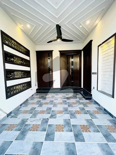 سینٹرل پارک ۔ بلاک بی سینٹرل پارک ہاؤسنگ سکیم,لاہور میں 4 کمروں کا 5 مرلہ مکان 2.0 کروڑ میں برائے فروخت۔ سینٹرل پارک ۔ بلاک بی سینٹرل پارک ہاؤسنگ سکیم,لاہور میں 4 کمروں کا 5 مرلہ مکان 2.0 کروڑ میں برائے فروخت۔