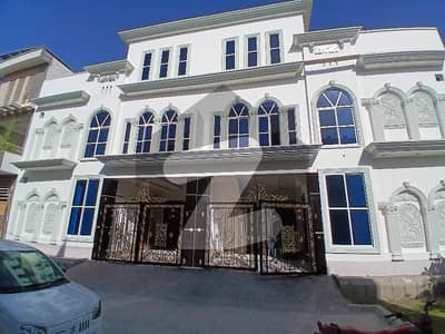 کینال روڈ رحیم یار خان میں 4 کمروں کا 4 مرلہ مکان 1.5 کروڑ میں برائے فروخت۔ کینال روڈ رحیم یار خان میں 4 کمروں کا 4 مرلہ مکان 1.5 کروڑ میں برائے فروخت۔